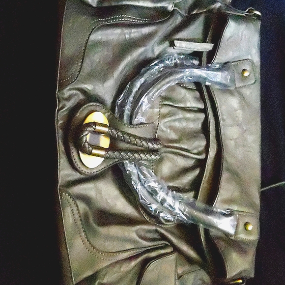 A purse - Picture 1 of 3